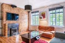 Main Photo of a 3 bedroom  Flat to rent