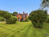Main Photo of a 4 bedroom  Detached House for sale