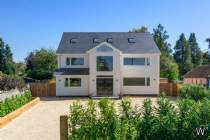 Main Photo of a 6 bedroom  Detached House for sale