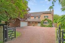Main Photo of a 5 bedroom  Detached House for sale