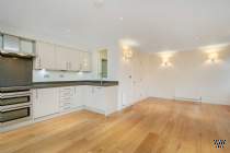 Main Photo of a 2 bedroom  Flat to rent