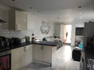 Main Photo of a 8 bedroom  End of Terrace House to rent