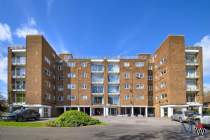 Main Photo of a 2 bedroom  Flat for sale