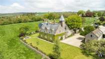 Main Photo of a 5 bedroom  Country House to rent