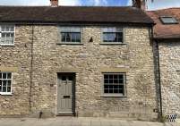 Main Photo of a 2 bedroom  Terraced House to rent