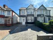 Main Photo of a 4 bedroom  Semi Detached House to rent
