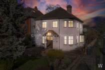 Main Photo of a 4 bedroom  Detached House for sale