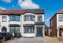 Main Photo of a 4 bedroom  End of Terrace House for sale