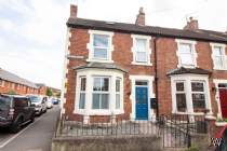 Main Photo of a 3 bedroom  End of Terrace House for sale