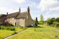 Main Photo of a 2 bedroom  End of Terrace House for sale