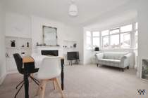 Main Photo of a 3 bedroom  Maisonette to rent