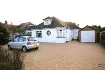 Main Photo of a 6 bedroom  Chalet for sale