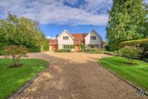 Main Photo of a 4 bedroom  Detached House for sale