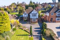 Main Photo of a 4 bedroom  Detached House for sale