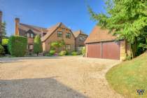Main Photo of a 4 bedroom  Detached House for sale