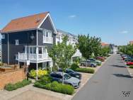 Main Photo of a 4 bedroom  Town House for sale