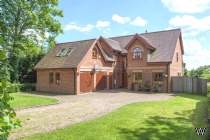 Main Photo of a 6 bedroom  Detached House for sale