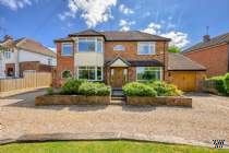 Main Photo of a 5 bedroom  Detached House for sale