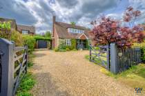 Main Photo of a 3 bedroom  Detached House for sale