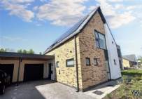 Main Photo of a 4 bedroom  Link Detached House to rent