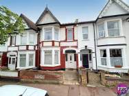 Main Photo of a 3 bedroom  Terraced House to rent