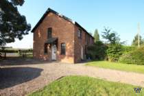 Main Photo of a 3 bedroom  Cottage to rent