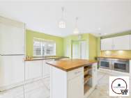 Main Photo of a 2 bedroom  End of Terrace House to rent