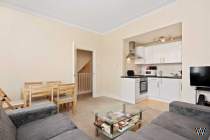 Main Photo of a 3 bedroom  Maisonette to rent