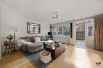 Main Photo of a 2 bedroom  Maisonette for sale