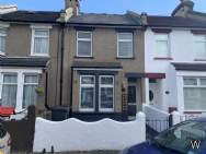 Main Photo of a 3 bedroom  Terraced House to rent