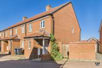 Main Photo of a 3 bedroom  End of Terrace House for sale