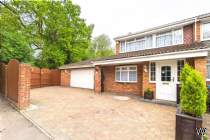 Main Photo of a 3 bedroom  House for sale