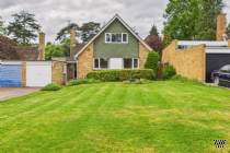 Main Photo of a 4 bedroom  House for sale