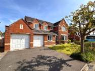 Main Photo of a 5 bedroom  Detached House for sale