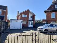 Main Photo of a 3 bedroom  Detached House for sale
