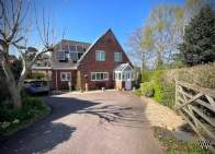Main Photo of a 5 bedroom  Detached House for sale