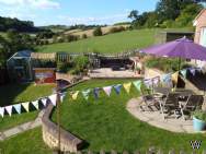 Main Photo of a 4 bedroom  Semi Detached House for sale