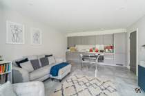 Main Photo of a 2 bedroom  Flat for sale