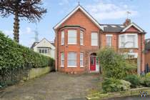 Main Photo of a 4 bedroom  Semi Detached House for sale