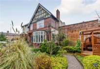 Main Photo of a 5 bedroom  Detached House for sale