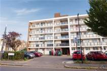 Main Photo of a 3 bedroom  Flat for sale