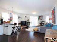 Main Photo of a 1 bedroom  Flat for sale