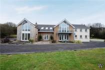 Main Photo of a 6 bedroom  Detached House for sale