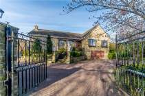 Main Photo of a 5 bedroom  Detached House for sale