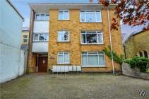 Main Photo of a 3 bedroom  Flat for sale
