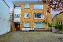 Main Photo of a 3 bedroom  Flat for sale