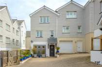 Main Photo of a 4 bedroom  End of Terrace House for sale