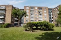Main Photo of a 4 bedroom  Flat for sale