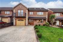 Main Photo of a 5 bedroom  Detached House for sale