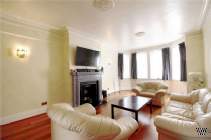 Main Photo of a 3 bedroom  Flat for sale